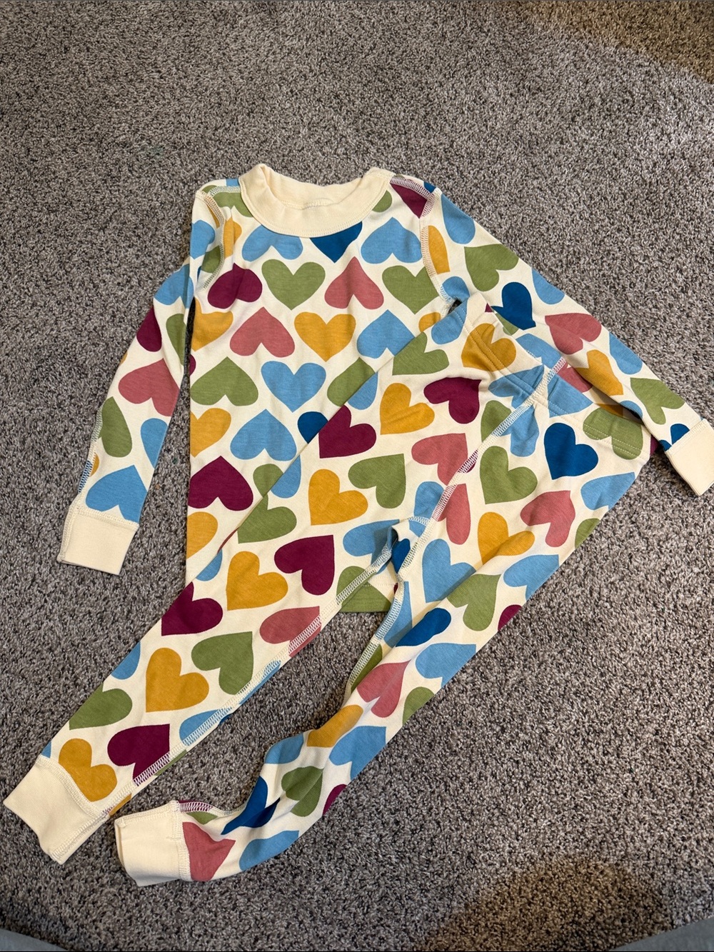 Hanna Andersson Cream Pajama Set with Multicolor Heart Print
